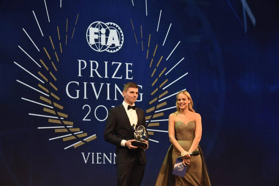 Max Verstappen premiato per il miglior sorpasso dell&#39;anno e come Personaggio dell&#39;anno. Epa